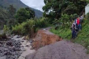 Se espera la llegada de maquinaria para atender la emergencia.