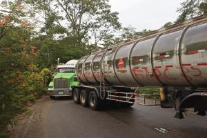 Tractomulas en la vía El Zulia y Tibú