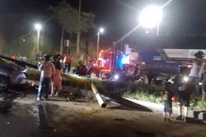 Dos jóvenes fallecieron al ser embestidos por un tractocamión.