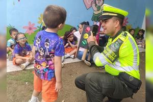 Policía con menores de Edad