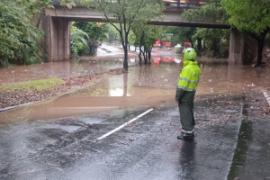 Río desbordado en vía La Lizama -  San Alberto