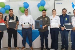 Entrega de equipos para el Hospital de San Vicente de Chucurí