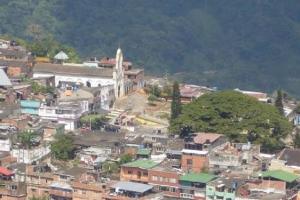 En Landázuri siguen buscando a quienes asesinaron a una mujer.