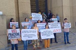 Manifestaciones en inmediaciones de la Gobernación de Santander