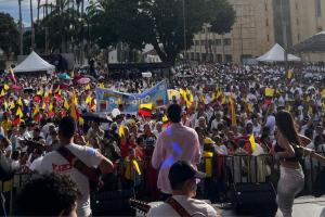 Hubo una proclama por la paz y una oración por Miguel Uribe