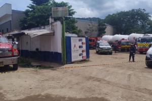 Las autoridades mantienen acordonada la zona para evitar la propagación de gases