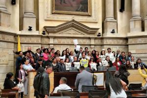 Proyecto de ley busca frenar las violaciones a los derechos humanos cometidas por empresas en Colombia 