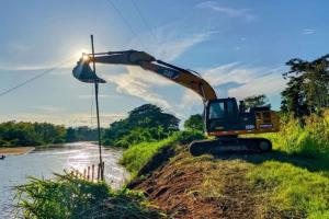 Labores de prevención a la orilla del río Magdalena en Puerto Wilches