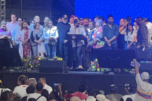 El presidente llegó a Bucaramanga para entregar los primeros bonos de "Colombia Mayor al Pilar Solidario".