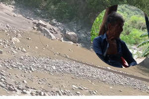 Equipos de rescate intensifican la búsqueda de adulto mayor en río Chicamocha.
