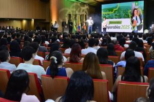 Estudiantes en el auditorio de la Unab