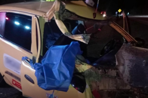 La víctima fatal fue identificada como Harly Arenas, de 27 años, quien murió de manera inmediata tras el impacto.