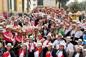 Artistas que participaron del Trobellinódromo en la Feria Bonita