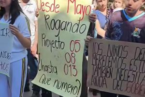 Protesta frente a la Alcaldía de San Gil