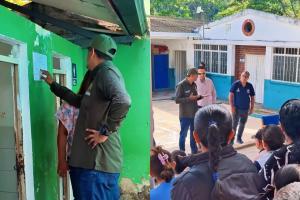 Visita de la Gobernación de Santander a colegio de Rionegro