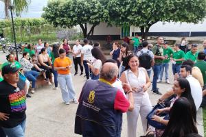 Evacuación de funcionarios de la Alcaldía de Tibú ras fuerte sismo 