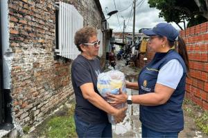 Inició la entrega de ayudas humanitarias a más de 70 familias que resultaron afectadas por inundaciones. 