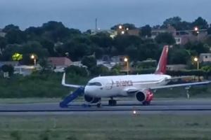 Avión de Avianca en aeropuerto de Cúcuta