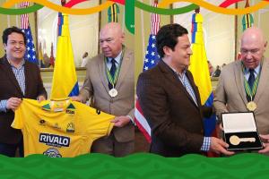 John McNamara, embajador de Estados Unidos en Colombia, visitando Bucaramanga