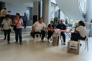 Mesa de votación en las elecciones atípicas de Bucaramanga