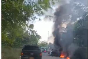 Incineración de dos vehículos y atentado contra campo petrolero