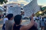 Decenas de personas marcharon por las calles de Bucaramanga en rechazo a la ofensiva israelí sobre Gaza.