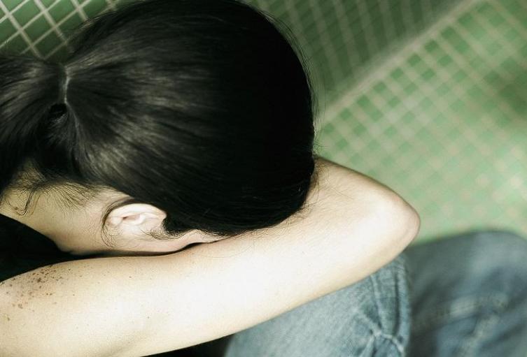 Se investiga si el sujeto agredió a una adulta mayor.