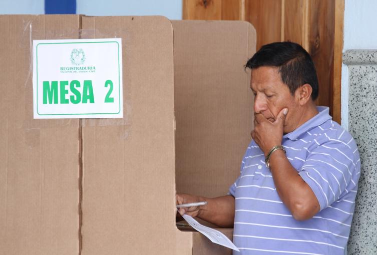 Los colombianos contaron con una papeleta de votación en la que se preguntaba: "¿Apoya el acuerdo final para la terminación del conflicto y construcción de una paz estable y duradera?".