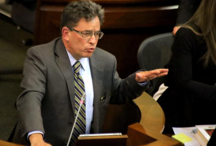 Ministro de Hacienda, Alberto Carrasquilla, interviene en el Senado