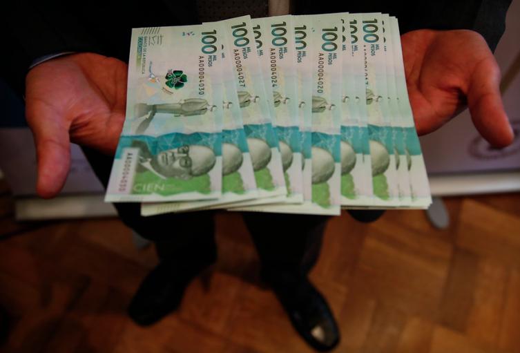 Billetes de 100 mil pesos colombianos