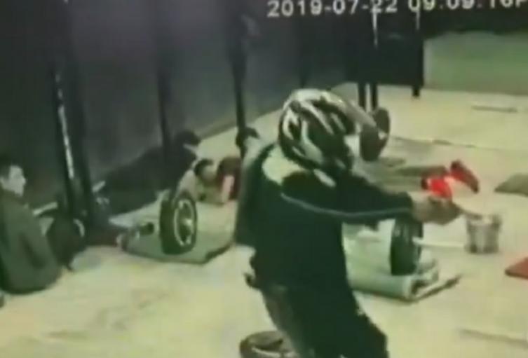 Robo en gimnasio