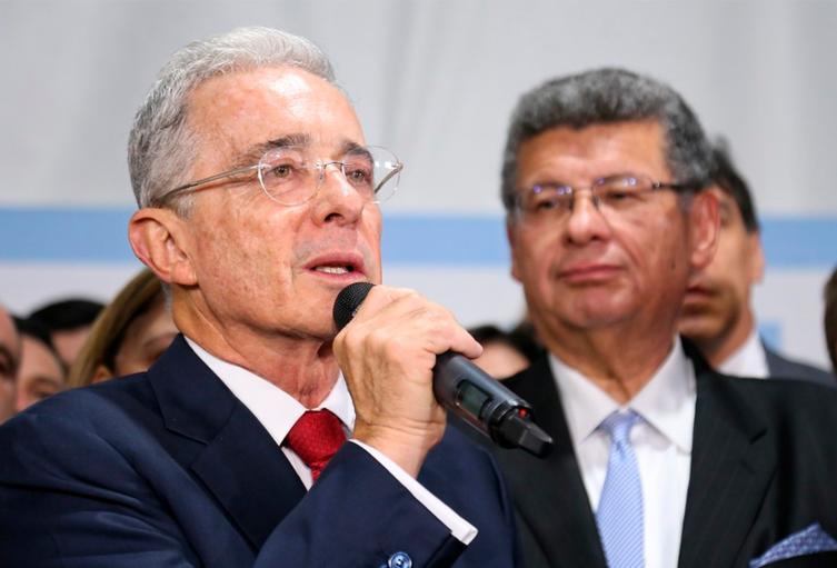 El expresidente Álvaro Uribe Vélez y Jaime Granados, uno de sus abogados defensores