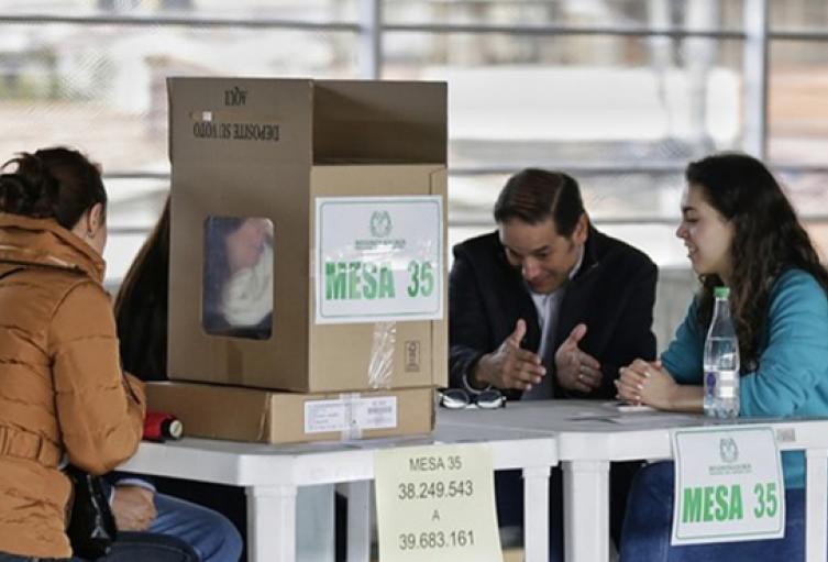 Los correos electrónicos son enviados de dominios ajenos a aquellos de la entidad, se titulan “Citación de jurado de votación”