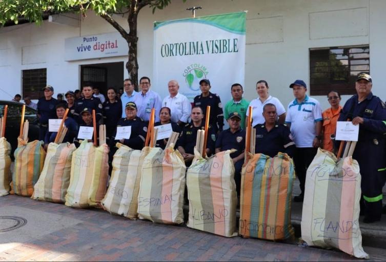 14 cuerpos bomberiles voluntarios resultaron beneficiados con la entrega de los kit
