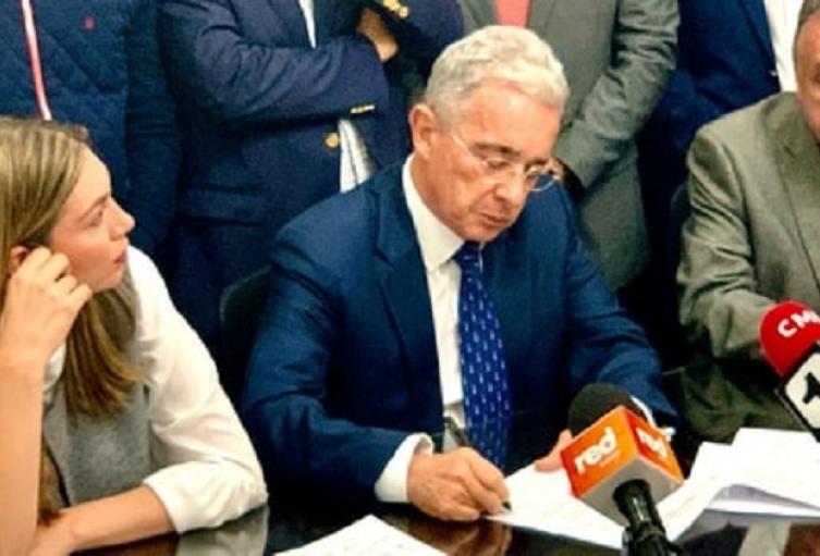 Senador, Álvaro Uribe Vélez, radicó tres nuevos proyectos de Ley