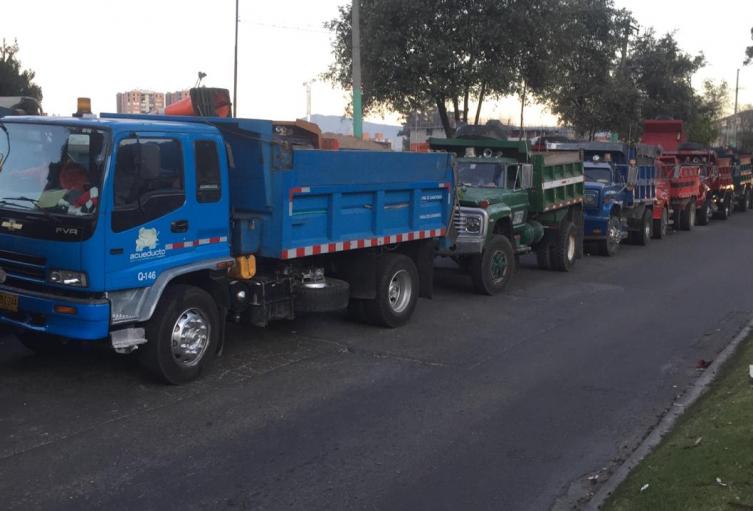 Volqueteros y camioneros protestan contra medidas ambientales en Bogotá