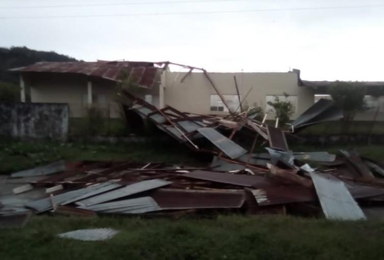 Fuertes lluvias acompañadas de intensos vientos provocaron varias emergencias en los municipios de El Líbano, Santa Isabel y Venadillo