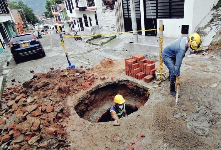 barrio Ricaurte  pozo en mal estado Ibal