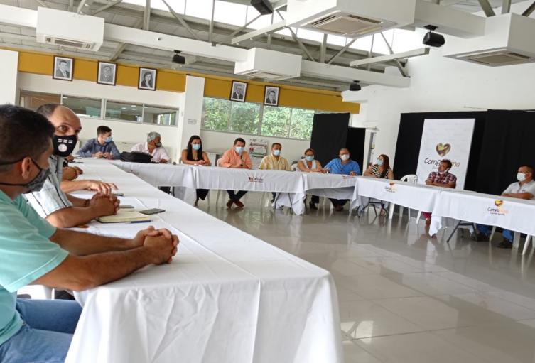 Se llevó a cabo nueva mesa de concertación entre autoridades municipales y representantes de los taxistas en Ibagué