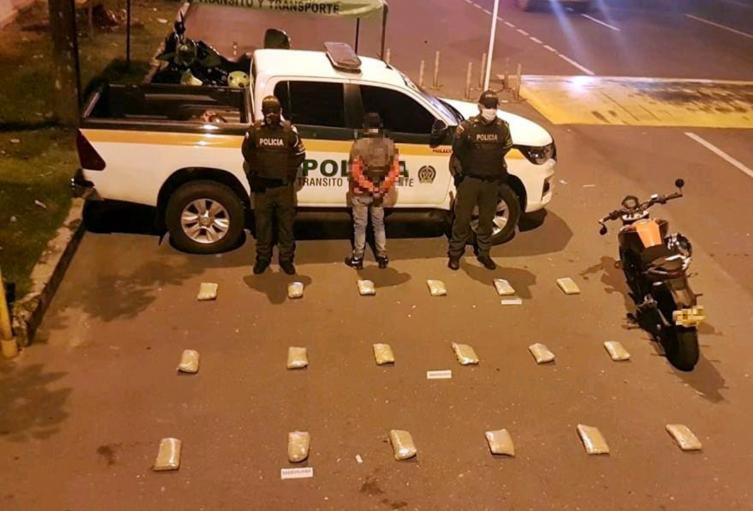 Viajaba con 18 mil dosis de marihuana en su moto por Chicoral