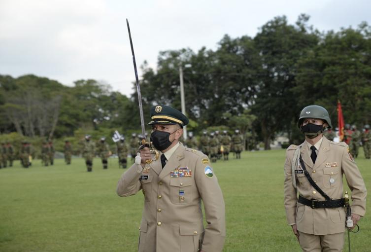 En una imponente ceremonia de transmisión de mando, asumió el nuevo comandante la Sexta Brigada del Ejército Nacional