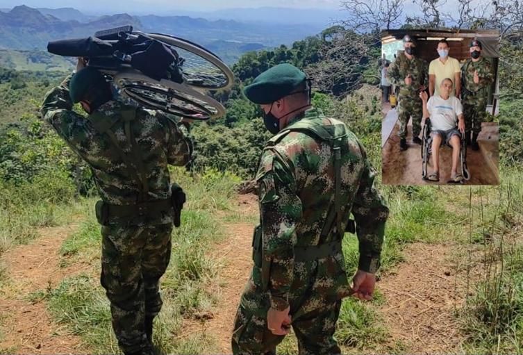 Entregan silla de ruedas al abuelo de un soldado profesional en el Tolima