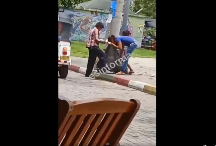 Niños comiendo en calles de Puerto Gaitán 