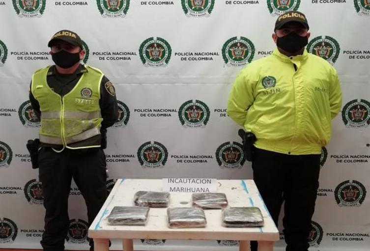 Hallaron 2 kilogramos de marihuana en un vehículo de servicio público en Fresno