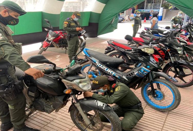 Policía Tolima implementó en Chaparral la campaña ¡marca tu moto!