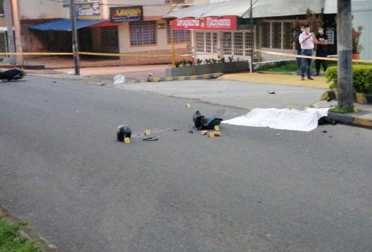 Violento choque dejó un motociclista muerto y otro herido en la 64 con Ambalá