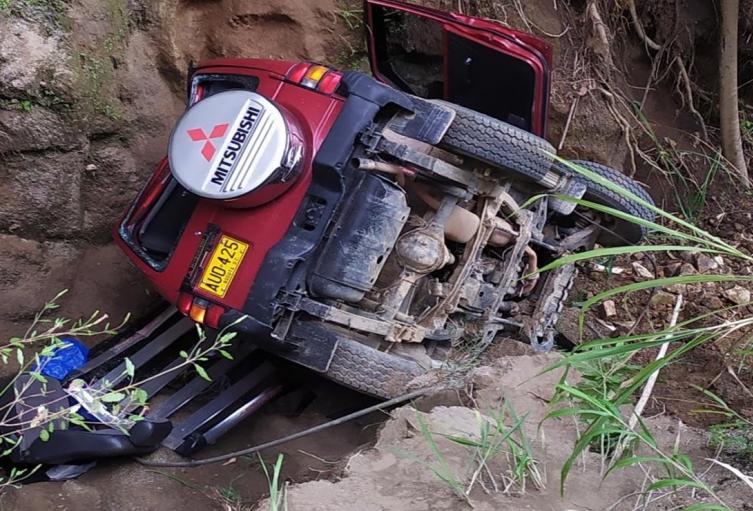 Dos lesionados dejó la caída del campero en un abismo cerca de San Bernardo