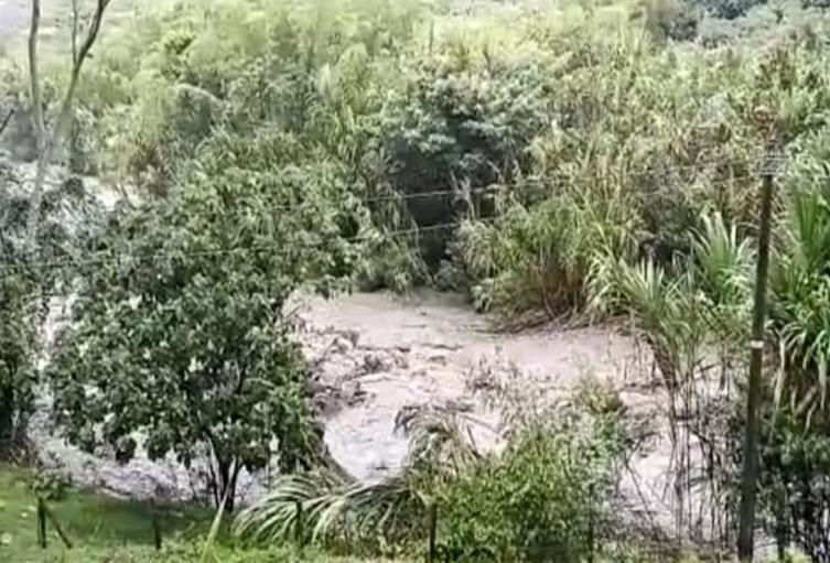 Ordenan evacuar a familias que residan en zonas ribereñas del Cañón del Combeima