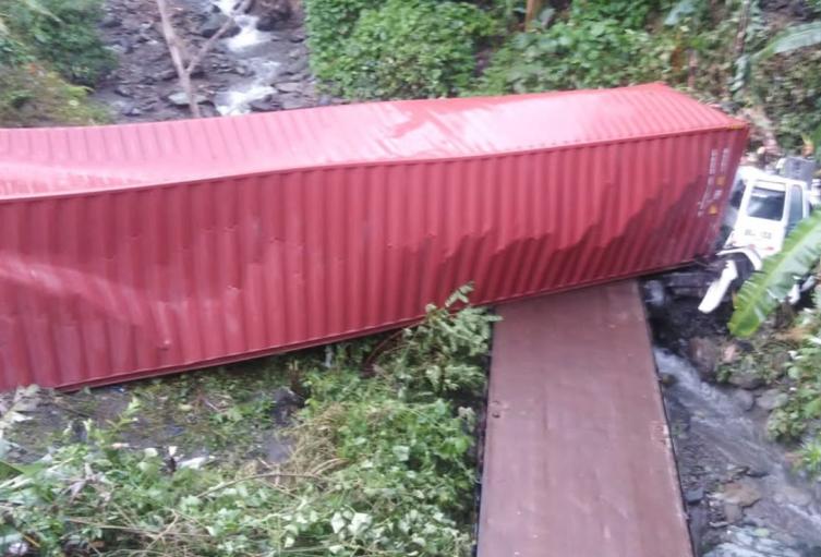 Falleció conductor de carga pesada tras salirse de la vía  en jurisdicción de Cajamarca