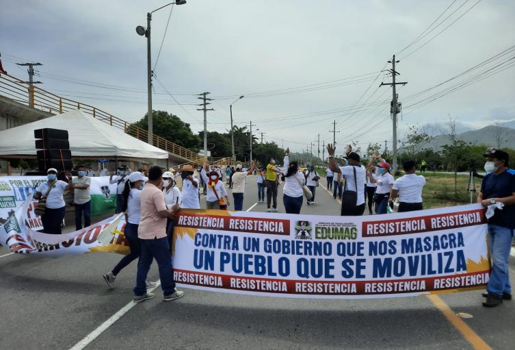 Los docentes comienzan un cese de actividades por la falta de pago del mes de octubre